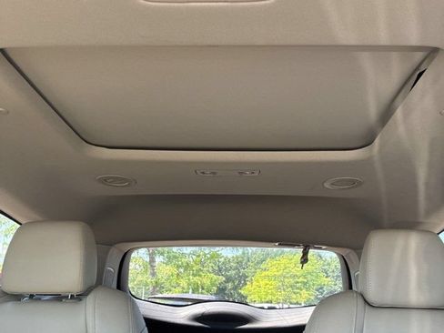 Used 2021 Buick Enclave Essence w/ Sound and Sites Package AWD/4WD image 7