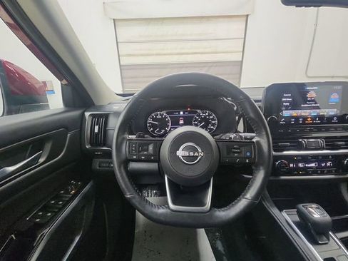 Used 2023 Nissan Pathfinder SL image 12