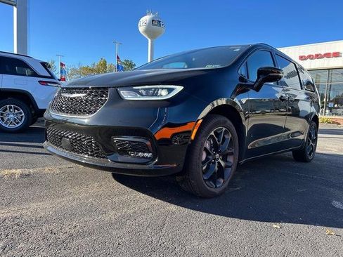 New 2026 Chrysler Pacifica Select image 7