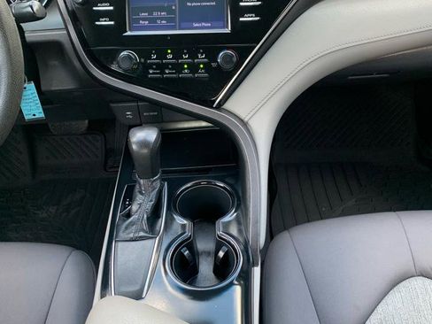Used 2018 Toyota Camry LE image 11