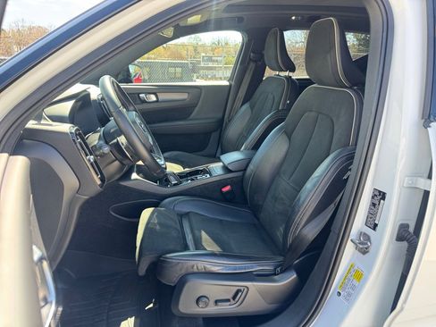 Used 2019 Volvo XC40 T5 R-Design image 34