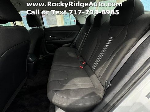 Used 2023 Hyundai Elantra SEL w/ Preferred Accessory Package FWD image 31