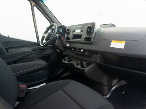 Used 2025 Mercedes-Benz Sprinter 2500 image 30
