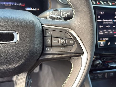 Certified 2024 Jeep Grand Cherokee Altitude image 17