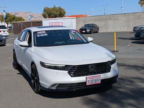 Used 2025 Honda Accord Touring image 3