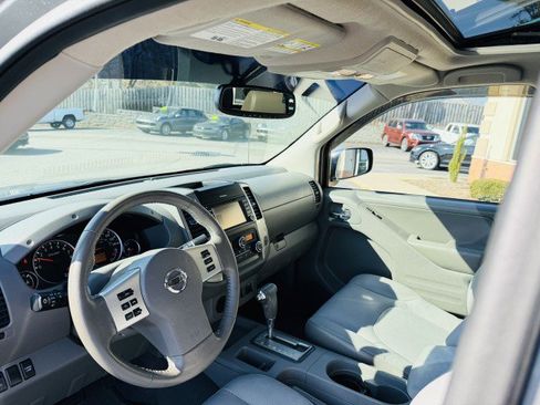 Used 2019 Nissan Frontier SL image 9