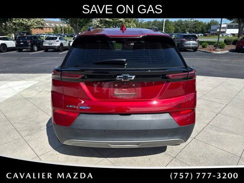Used 2022 Chevrolet Bolt EUV Premier w/ Sun & Sound Package FWD image 9