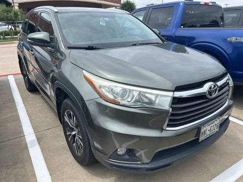Used 2016 Toyota Highlander XLE w/ Protection Package #3 AWD/4WD image 2