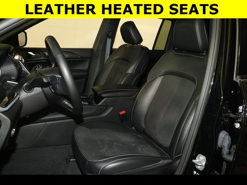 Used 2022 Jeep Grand Cherokee Altitude image 3