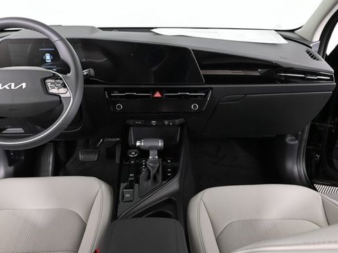 New 2025 Kia Niro EX image 14