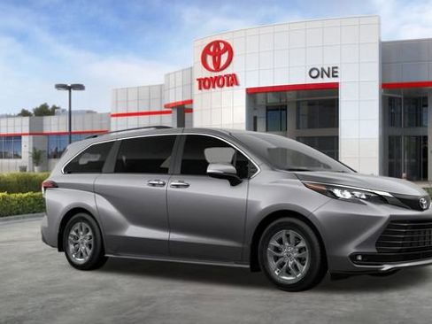 New 2026 Toyota Sienna XLE image 15