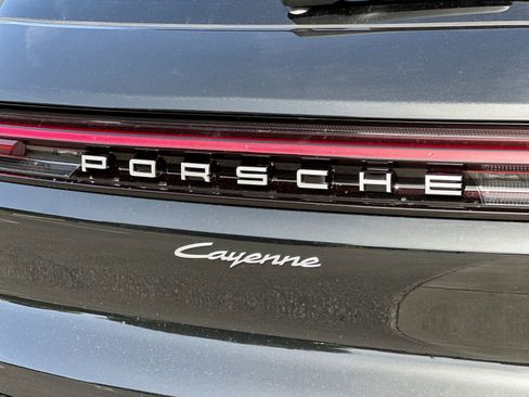 New 2026 Porsche Cayenne image 33