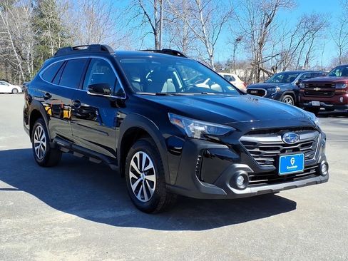 Used 2025 Subaru Outback Premium image 3