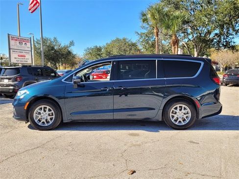 Certified 2022 Chrysler Pacifica Touring-L image 7