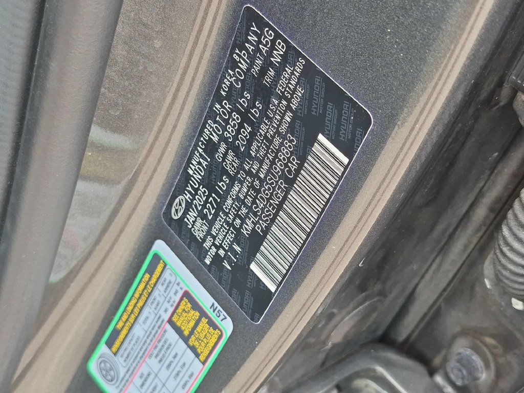 Used 2025 Hyundai Elantra SEL FWD image 36
