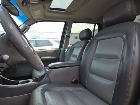 Used 2005 Ford Explorer Sport Trac Adrenalin AWD/4WD image 2