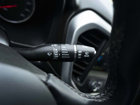 Used 2023 GMC Acadia SLT image 25