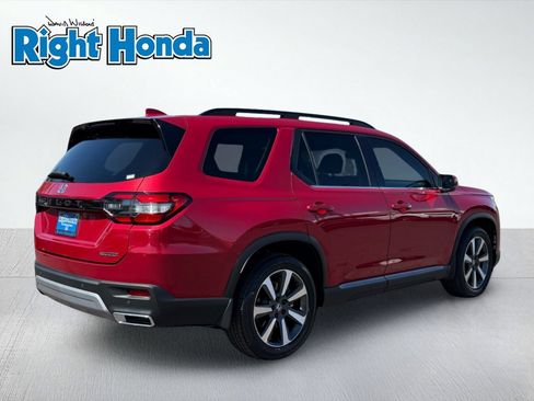 Used 2023 Honda Pilot Touring image 7