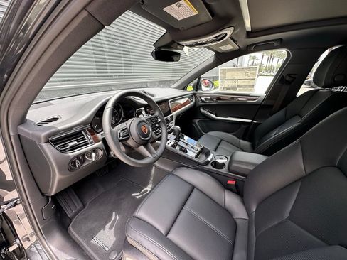 Used 2026 Porsche Macan AWD/4WD image 4