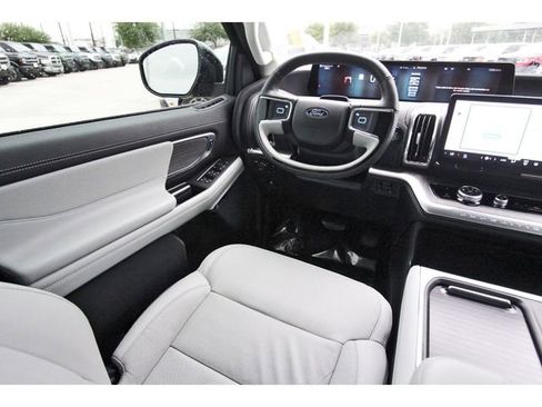 Used 2025 Ford Expedition Max Platinum w/ Platinum Ultimate Package image 7