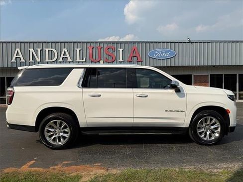 Used 2023 Chevrolet Suburban Premier image 6