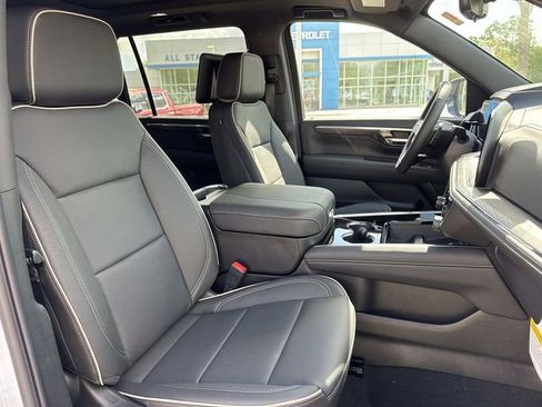 New 2026 Chevrolet Suburban Premier RWD image 12