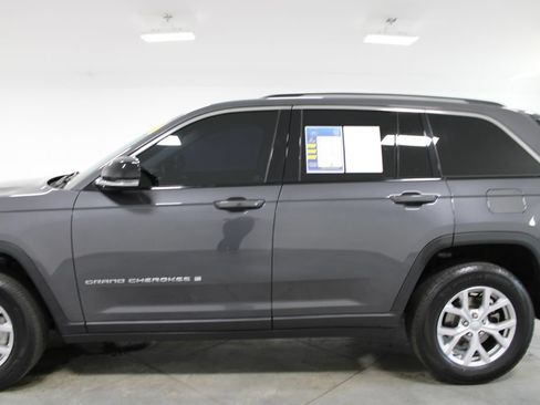 Used 2022 Jeep Grand Cherokee Limited AWD/4WD image 7