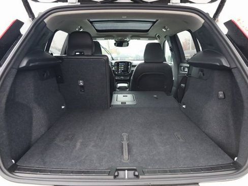 Used 2024 Volvo XC40 B5 Plus w/ Climate Package image 25