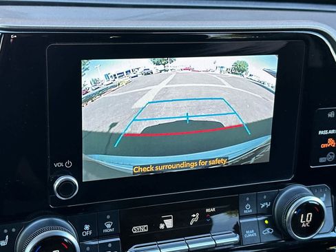 Used 2023 Toyota Highlander XLE image 22