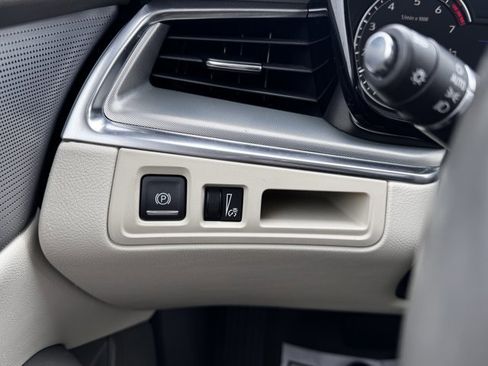 Used 2023 Cadillac XT5 Premium Luxury image 17