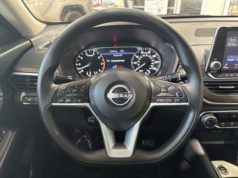 Used 2025 Nissan Altima 2.5 SV FWD image 14