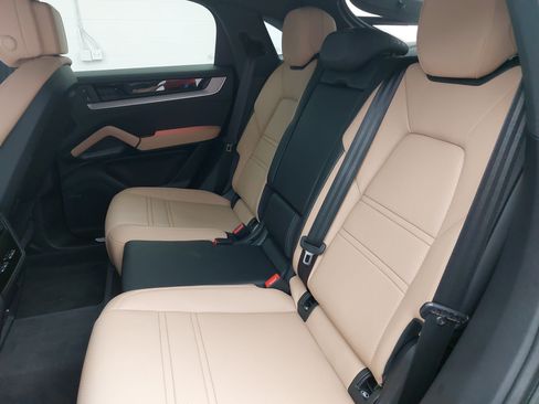Certified 2026 Porsche Cayenne Coupe AWD/4WD image 16