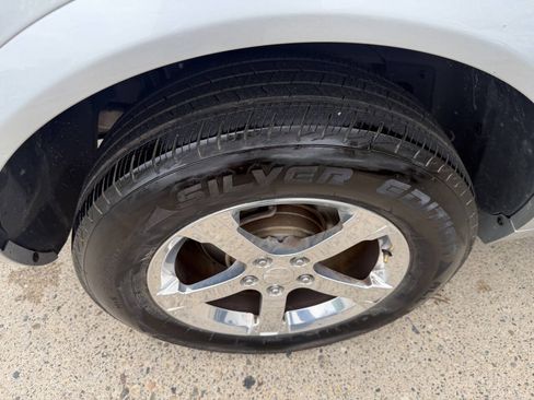 Used 2013 Chevrolet Captiva Sport LT FWD image 11