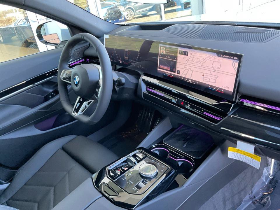Used 2026 BMW 530i xDrive w/ M Sport Package AWD/4WD image 32