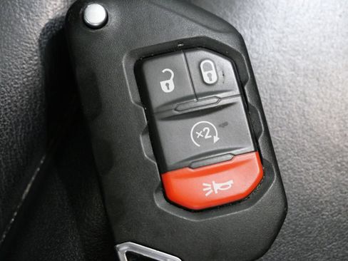 Used 2022 Jeep Wrangler Unlimited Sahara AWD/4WD image 29