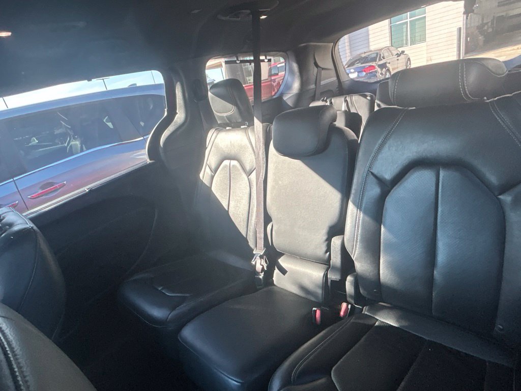 Used 2021 Chrysler Pacifica Touring-L w/ S Appearance Package FWD image 8