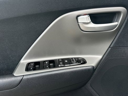 Used 2018 Kia Niro LX image 10