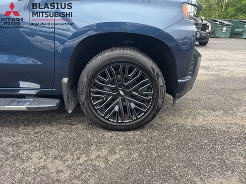 Used 2019 Chevrolet Silverado 1500 High Country w/ Technology Package AWD/4WD image 3
