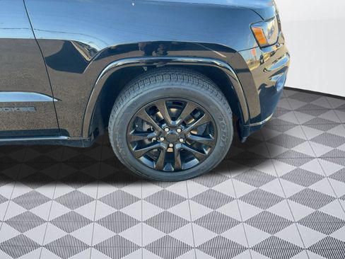 Used 2019 Jeep Grand Cherokee Altitude image 11