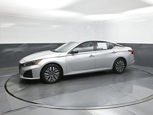 Used 2024 Nissan Altima 2.5 SV FWD image 28