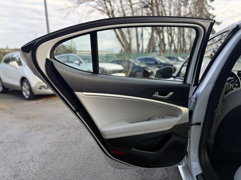 Used 2022 Genesis G70 2.0T image 22