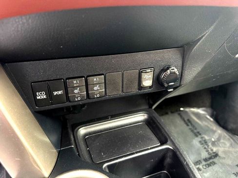 Used 2014 Toyota RAV4 Limited image 18