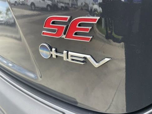 Used 2025 Toyota Corolla SE w/ SE Premium Package FWD image 31