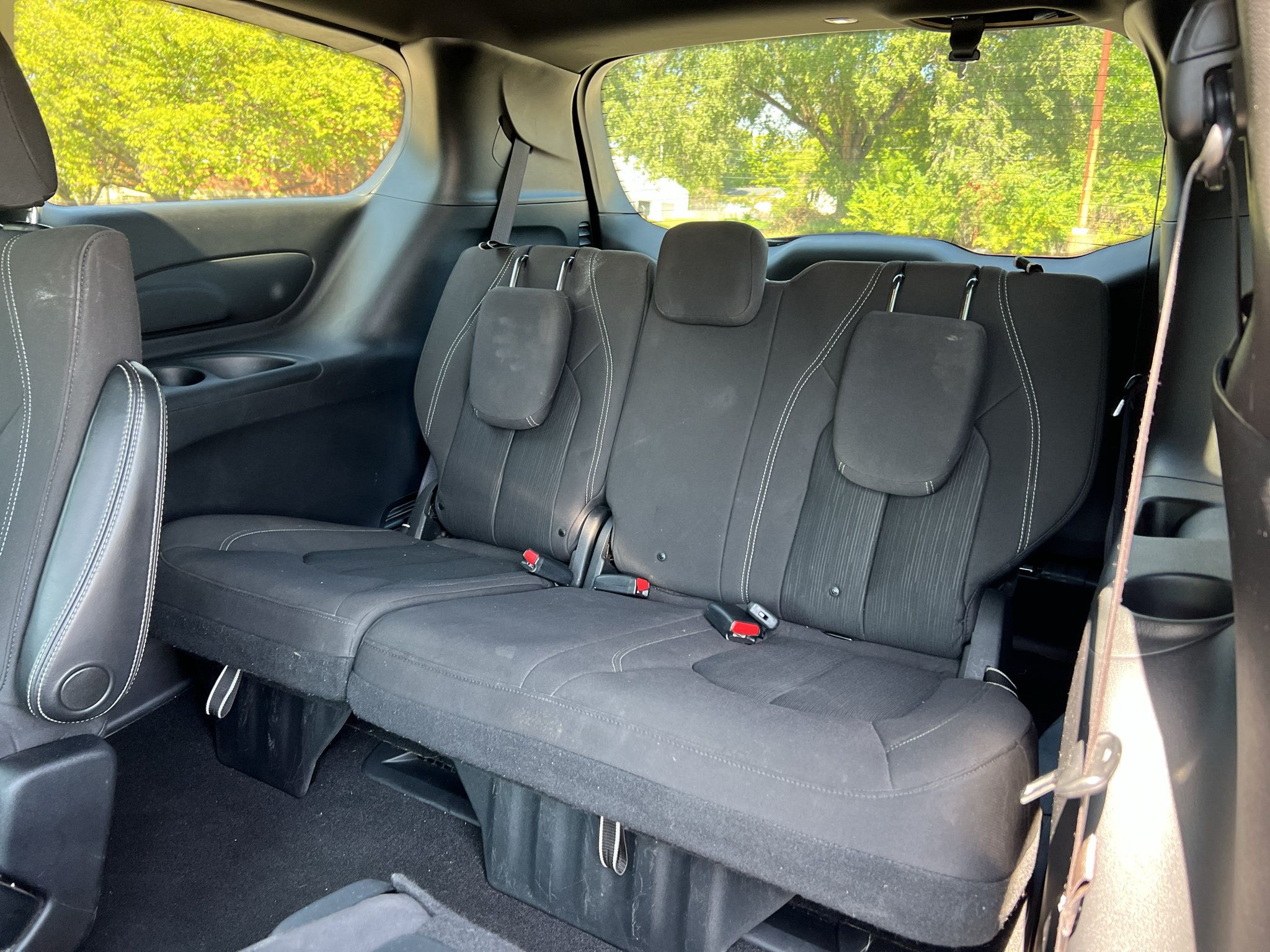 Used 2019 Chrysler Pacifica Touring Plus w/ S Appearance Package FWD image 11