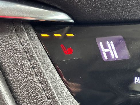 Used 2017 Cadillac XT5 Luxury w/ Driver Awareness Package image 38