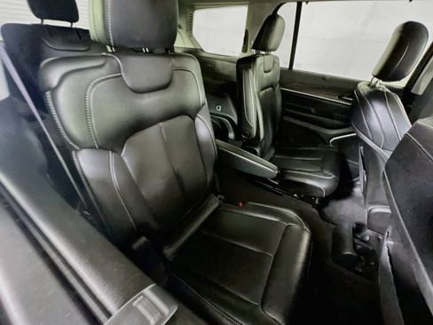 Used 2023 Jeep Grand Cherokee L Limited w/ Luxury Tech Group II AWD/4WD image 28