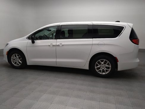 Used 2024 Chrysler Voyager LX FWD image 3