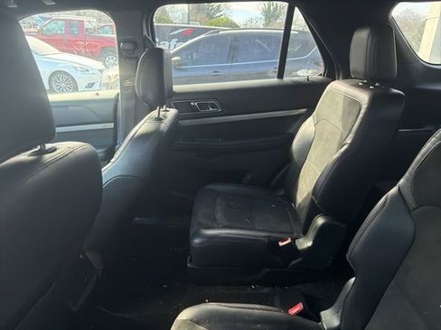 Used 2019 Ford Explorer XLT w/ Equipment Group 202A image 6