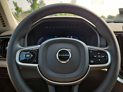 New 2026 Volvo XC90 B5 Core AWD/4WD image 18