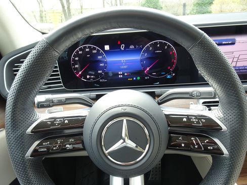 Used 2024 Mercedes-Benz GLS 450 4MATIC image 34